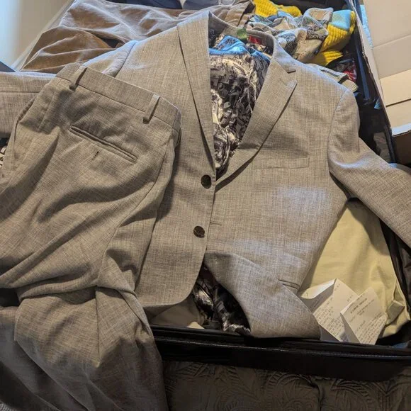 Prom suit? - Picture 2 of 4